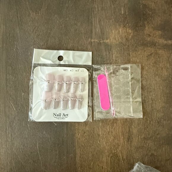 Pink and Silver Glitter Nails with hearts & Pearls Art Nails Set - Picture 3 of 5